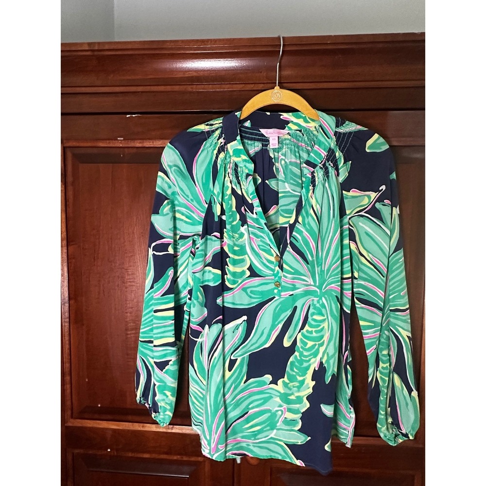 Lilly Pulitzer Elsa Top Navy Blue Palm Paradise 100% Silk Blouse XXS Gold Button